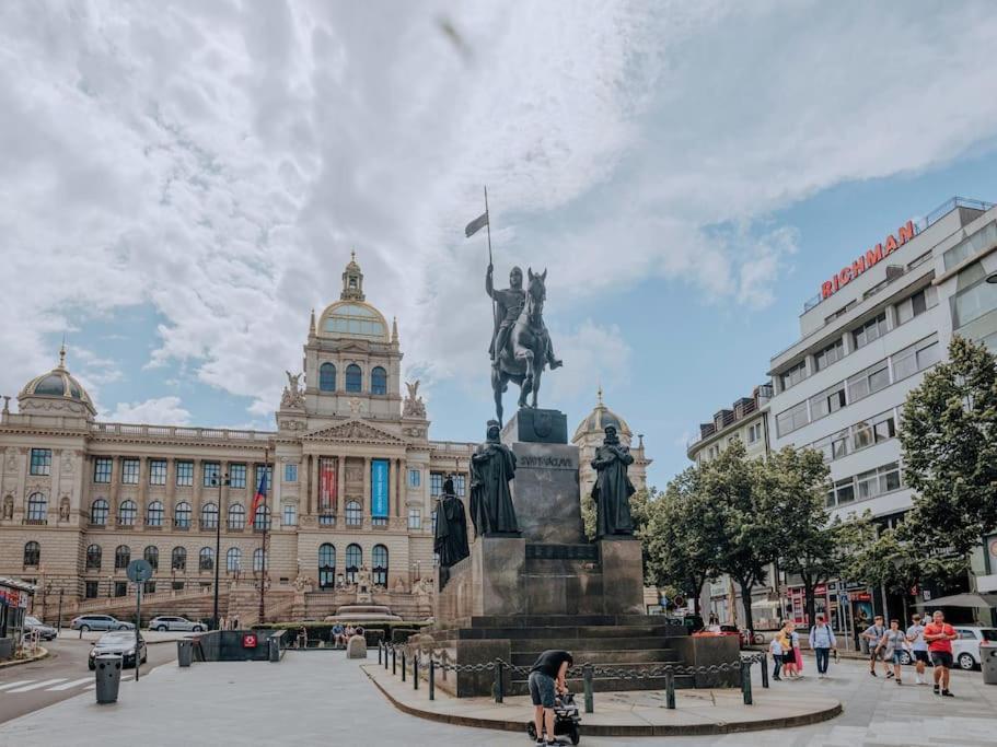 Calm Wenceslas Square Apartment Prague